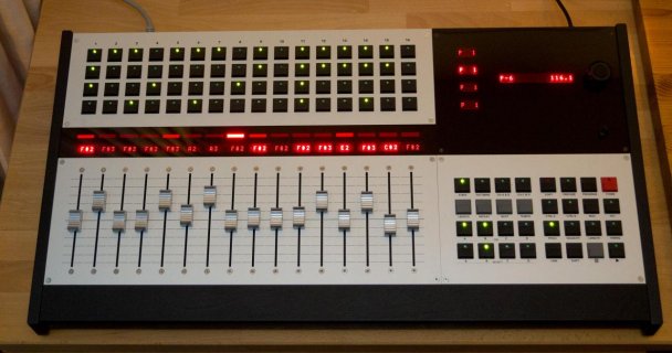 Zeus-Commander-SPS-16_F#2.jpg Zeus-Commander-SPS-16_F#2.jpg